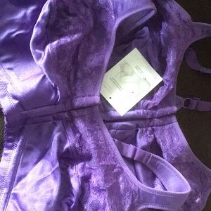 2 New Roaman wireless front hook bras